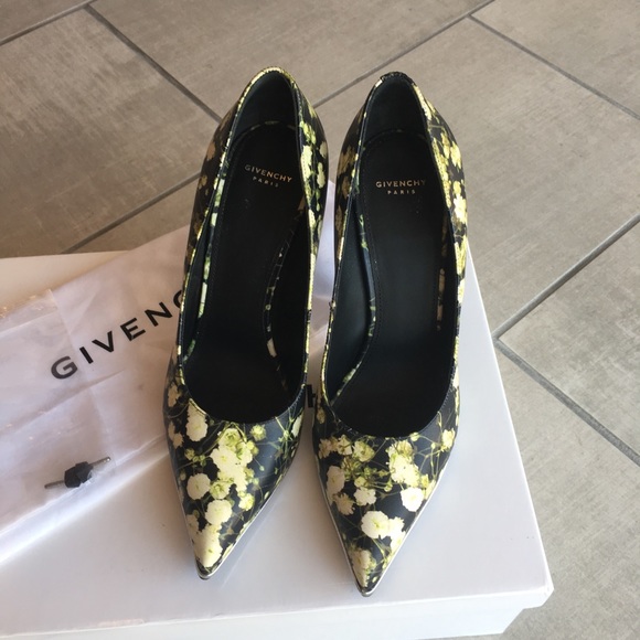 Givenchy Escarpin Leather Pumps - Picture 2 of 7